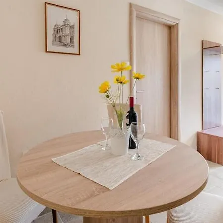Fidelis - Two Bedroom With Terrace And Garden View 7 Apartamento Trogir