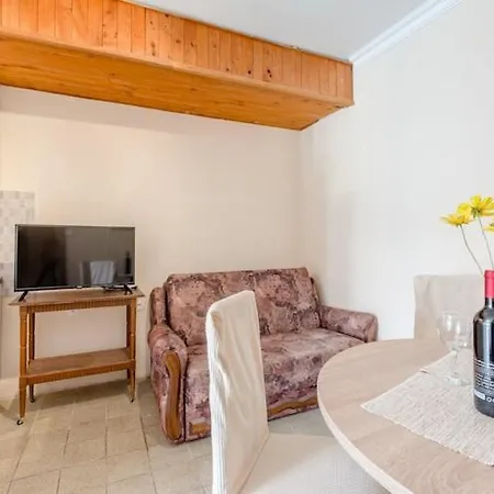 Fidelis - Two Bedroom With Terrace And Garden View 7 Apartamento Trogir