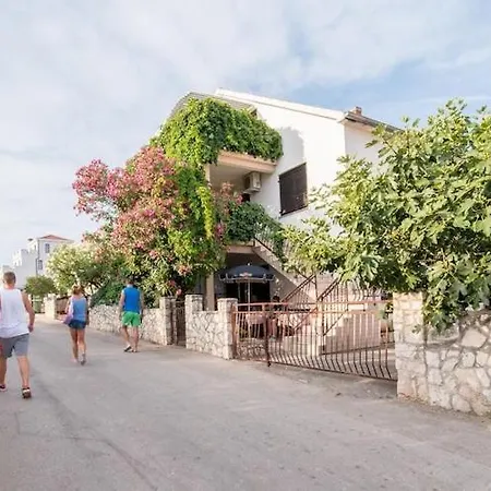 Fidelis - Two Bedroom With Terrace And Garden View 7 Τρογκίρ